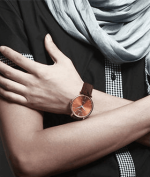 Kell nahast käevõruga