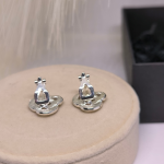 Säravad hõbedased klipsid