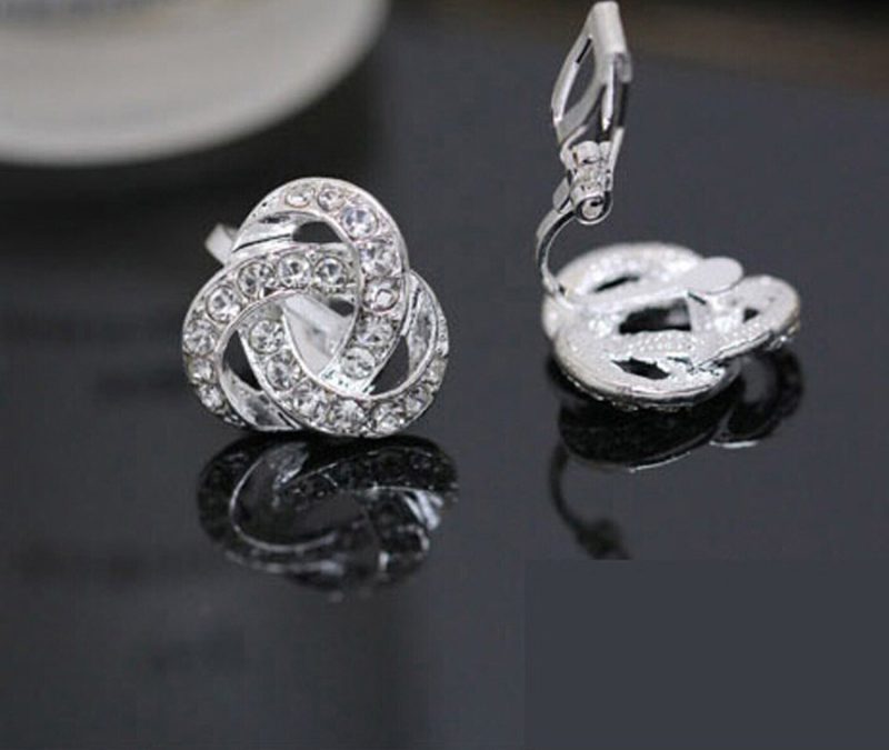 Säravad hõbedased klipsid