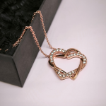 Roosakuldne südamekujulise ripatsiga kaelakee