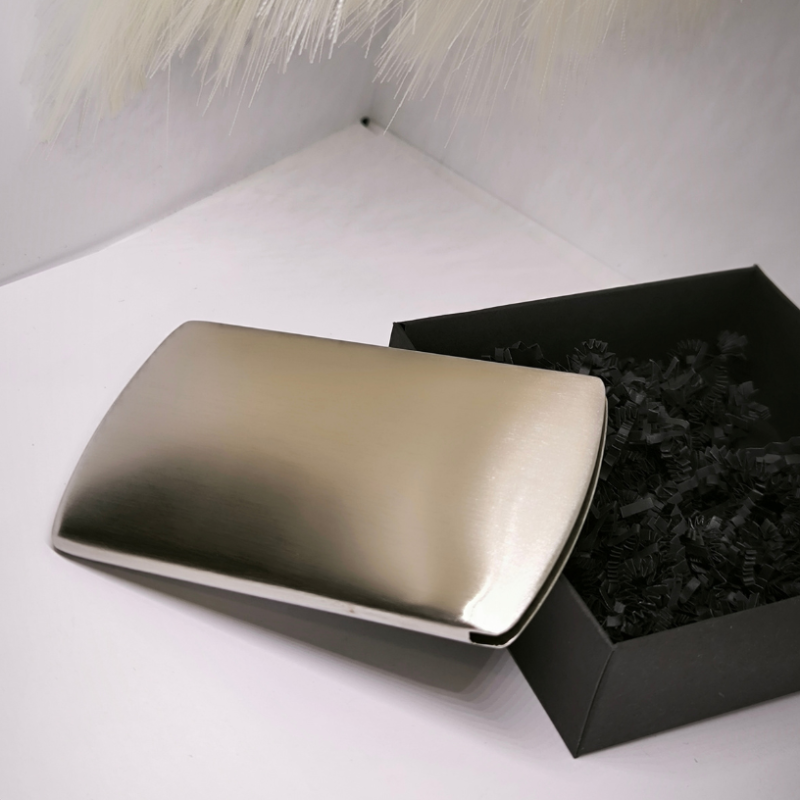 Alumiiniumist kaarditasku, hall värv