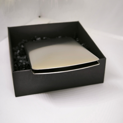 Alumiiniumist kaarditasku, hall värv