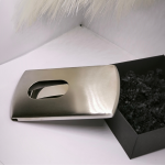 Alumiiniumist kaarditasku, hall värv