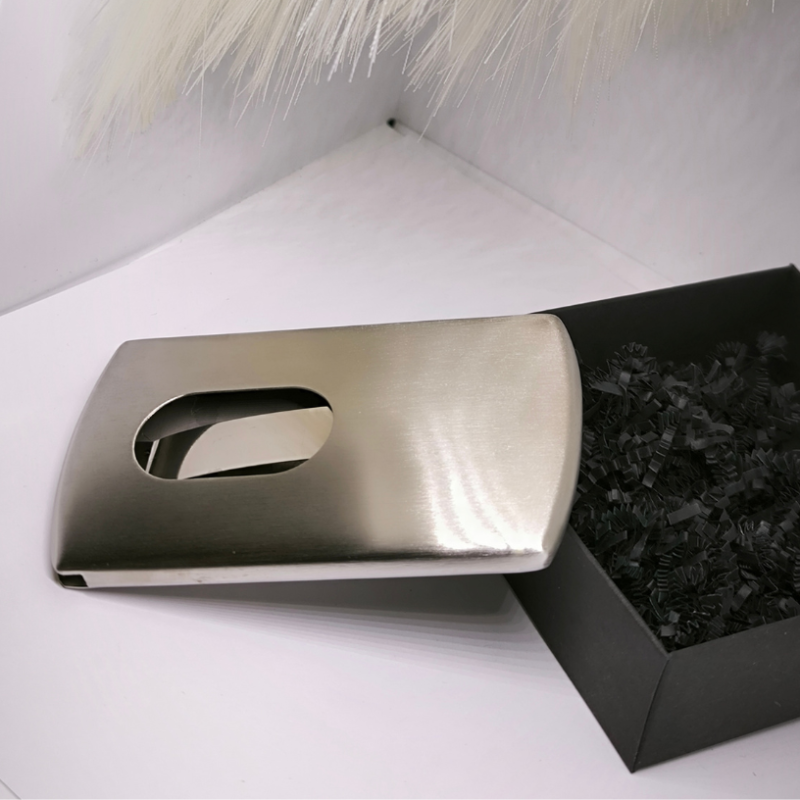 Alumiiniumist kaarditasku, hall värv