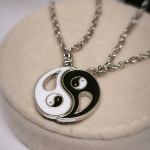 Kaelakeede komplekt paarile "Yin Yang"