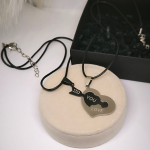 Moodne südamekujuline ripats