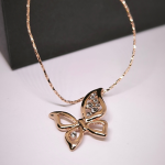 Liblika kujuline kuldne kaelakee – ripats