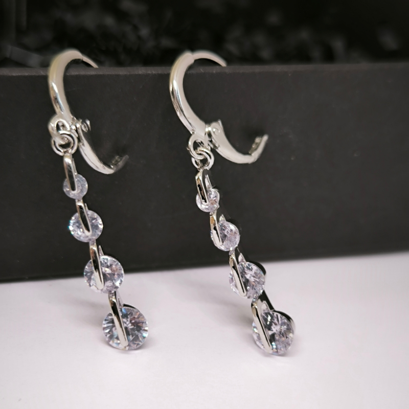 Ehete komplekt kristallidega