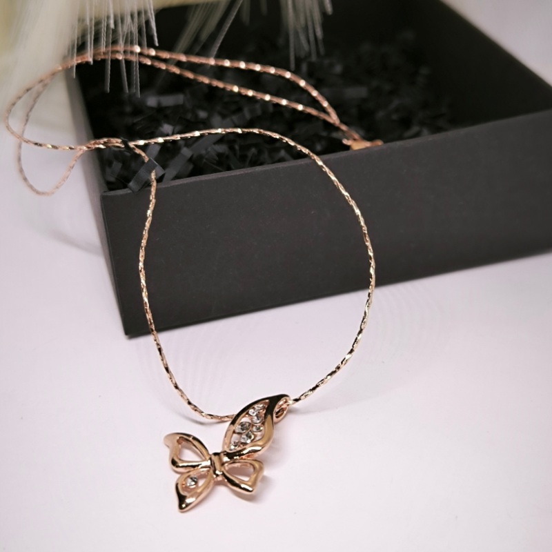 Liblika kujuline kuldne kaelakee – ripats