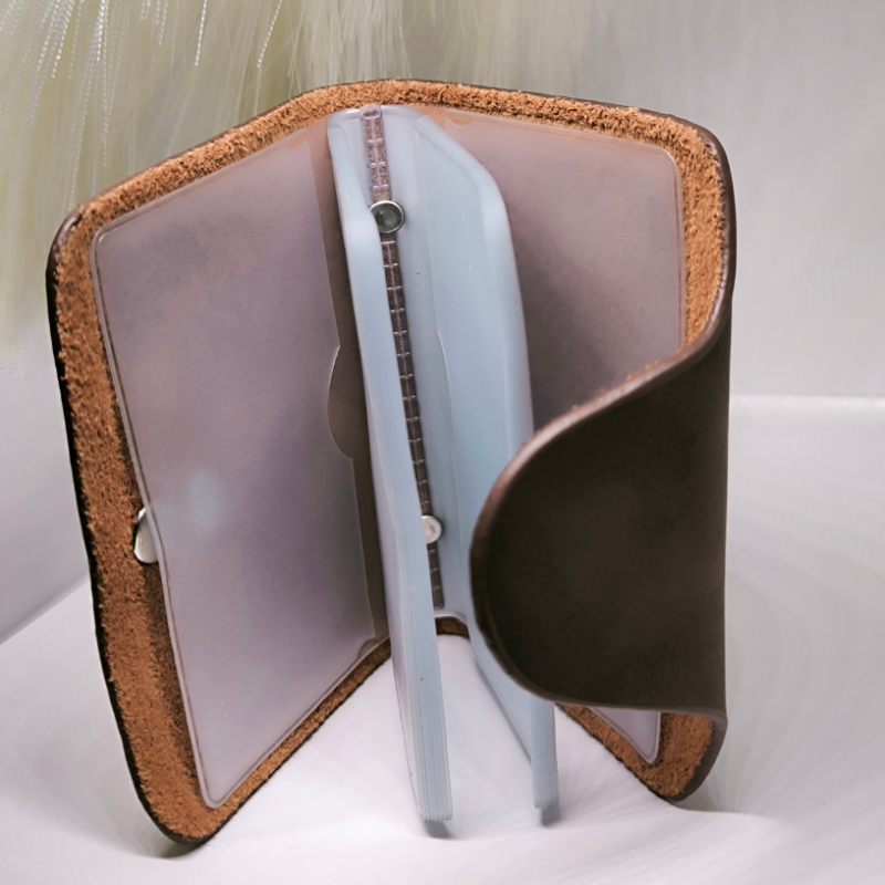 Looduslikust nahast kaardihoidja "Bovis"