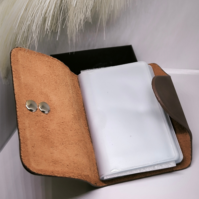 Looduslikust nahast kaardihoidja "Bovis"