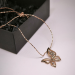 Liblika kujuline kuldne kaelakee – ripats