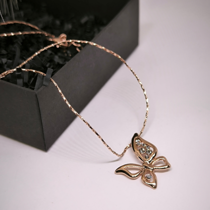 Liblika kujuline kuldne kaelakee – ripats