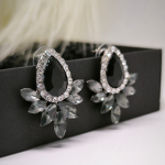 Nooruslikud kõrvarõngad kristalliga