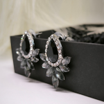 Nooruslikud kõrvarõngad kristalliga