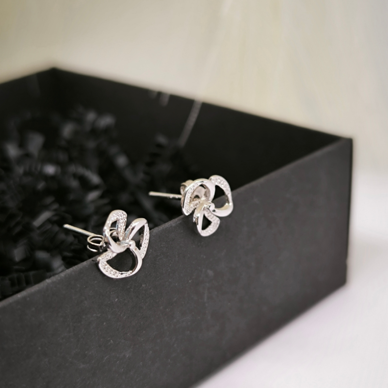 Ristikheina kujulised kõrvarõngad