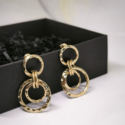 Kunstipärased kõrvarõngad