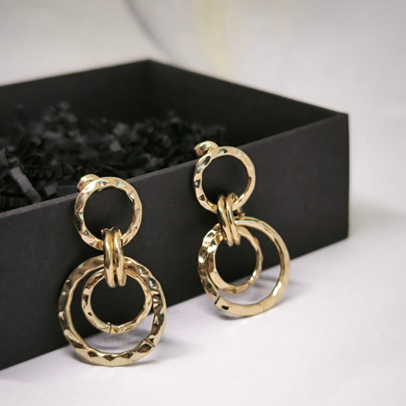 Kunstipärased kõrvarõngad