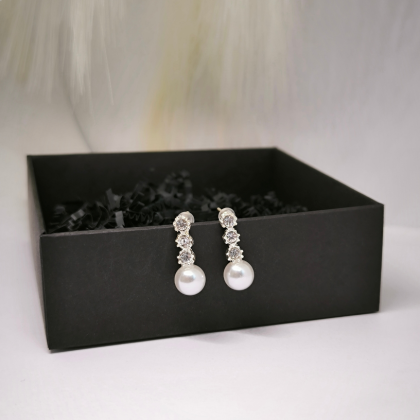 Kaunid, pärlimitatsiooniga kõrvarõngad