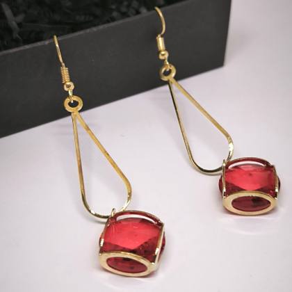 Originaalsed ja stiilsed kõrvarõngad kristalliga