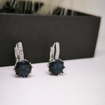 Kristallidega rõngaskujulised kõrvarõngad