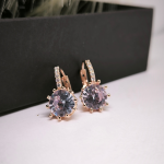 Kristallidega rõngaskujulised kõrvarõngad