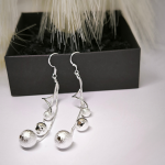 Hõbedased kõrvarõngad "Helmed"