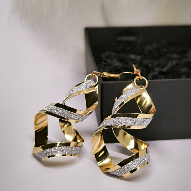 Modernsed kõrvarõngad