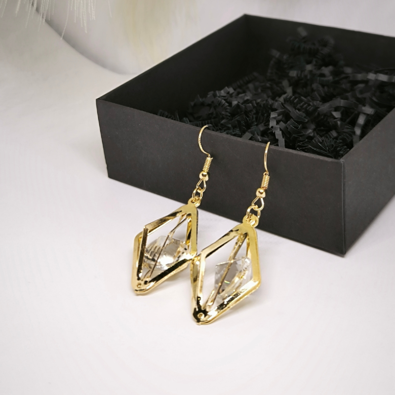 Stiilsed kõrvarõngad tsirkooniumiga