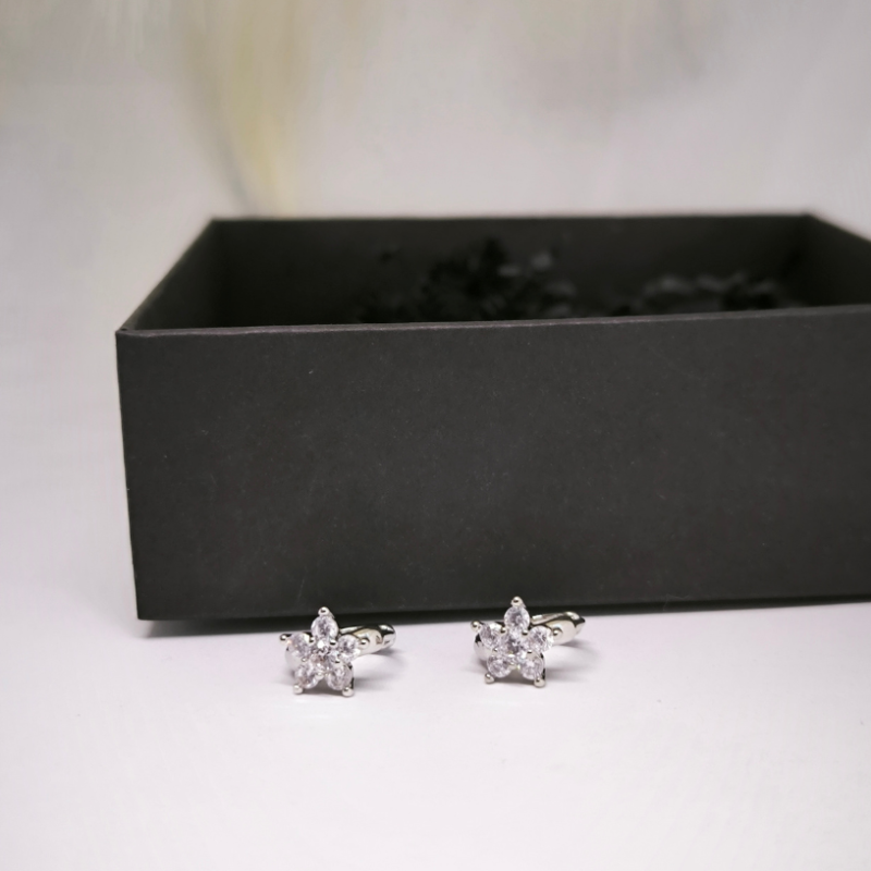 Hõbedased kõrvarõngad "Lillekesed"