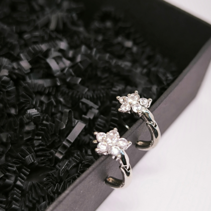 Hõbedased kõrvarõngad "Lillekesed"