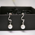Kõrvarõngad pärliga ripatsiga