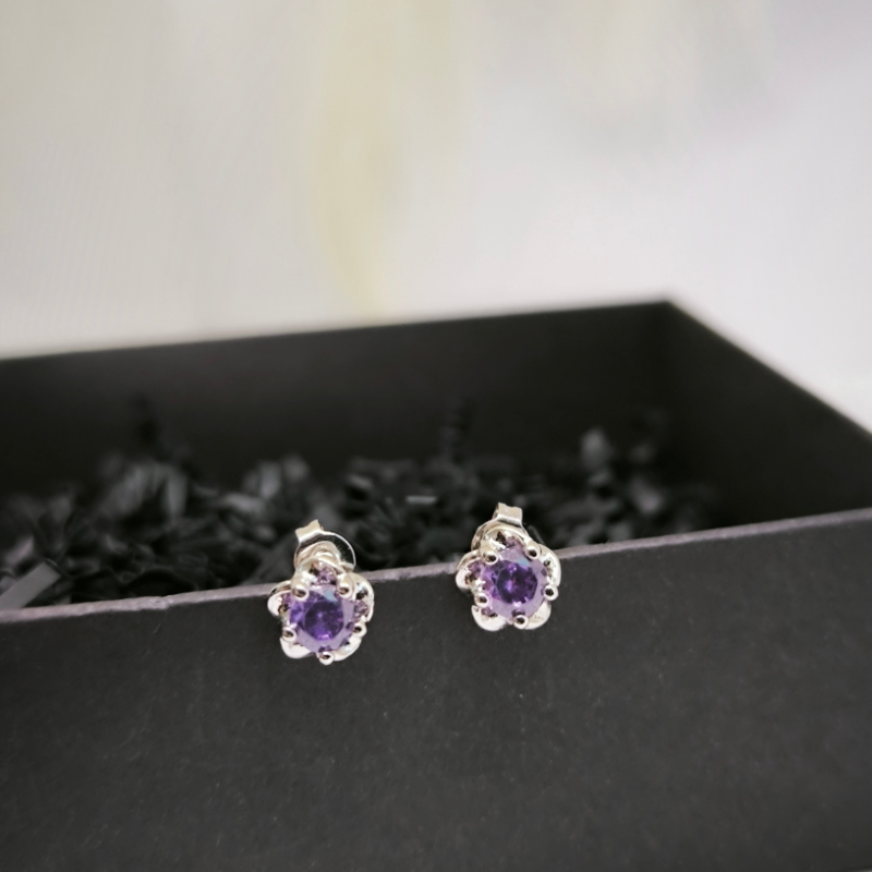 Elegantse klassikalise kujuga tsirkooniumiga kõrvarõngad