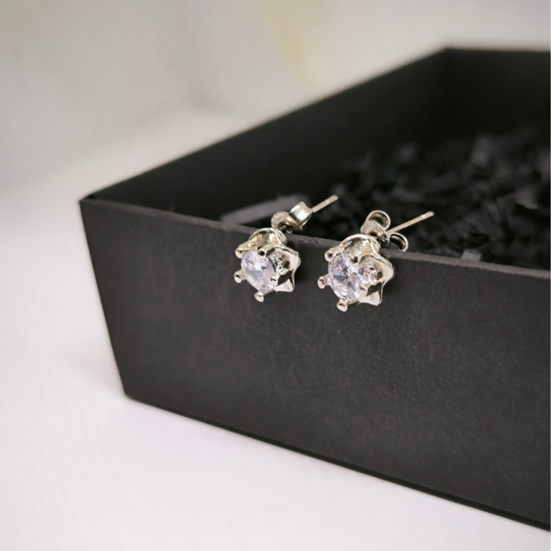 Elegantse klassikalise kujuga tsirkooniumiga kõrvarõngad