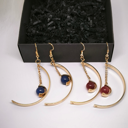 Moekujundusega kõrvarõngad