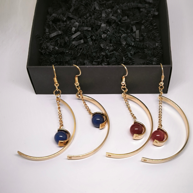 Moekujundusega kõrvarõngad