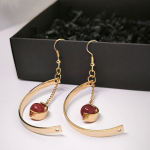 Moekujundusega kõrvarõngad