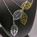 Kaelakee lehekujuline motiividega kaunistatud