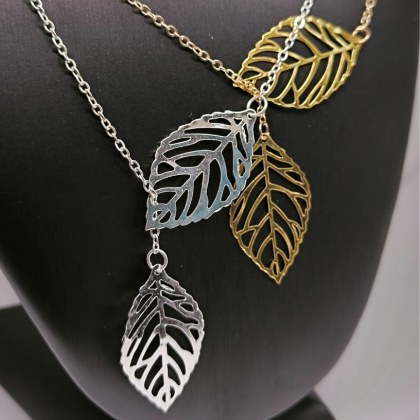 Kaelakee lehekujuline motiividega kaunistatud