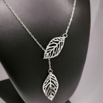 Kaelakee lehekujuline motiividega kaunistatud