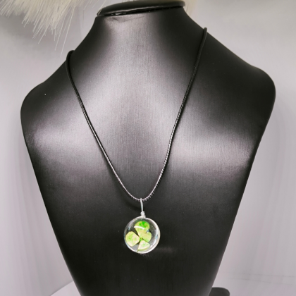 Kaelakee "Nelja lehega ristik klaasis"