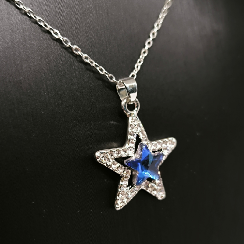 Austria kristallist tähekujuline kaelakee