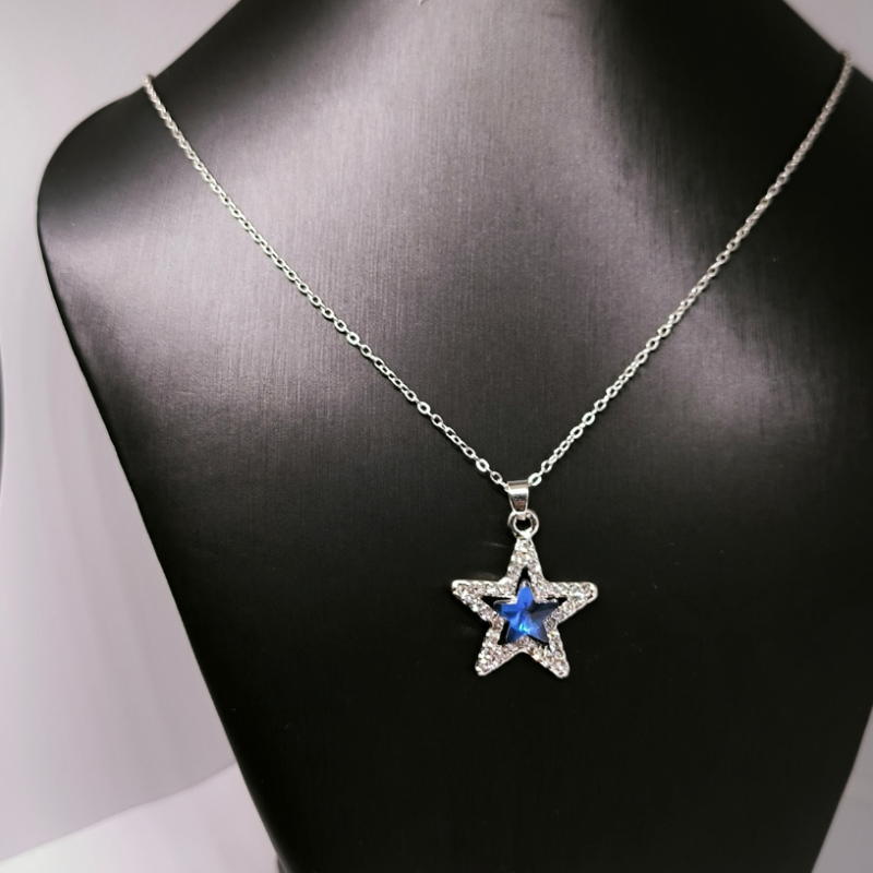 Austria kristallist tähekujuline kaelakee