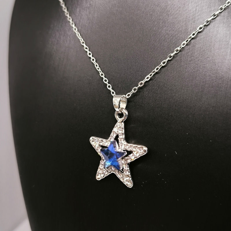 Austria kristallist tähekujuline kaelakee