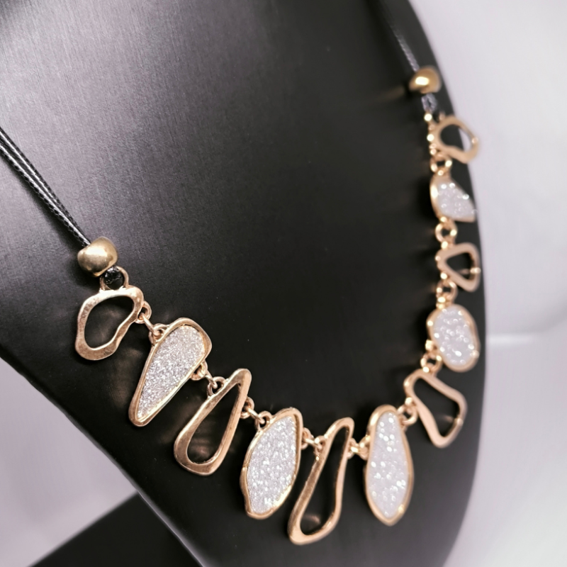 Vintage-stiilis kaelakee