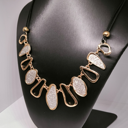 Vintage-stiilis kaelakee