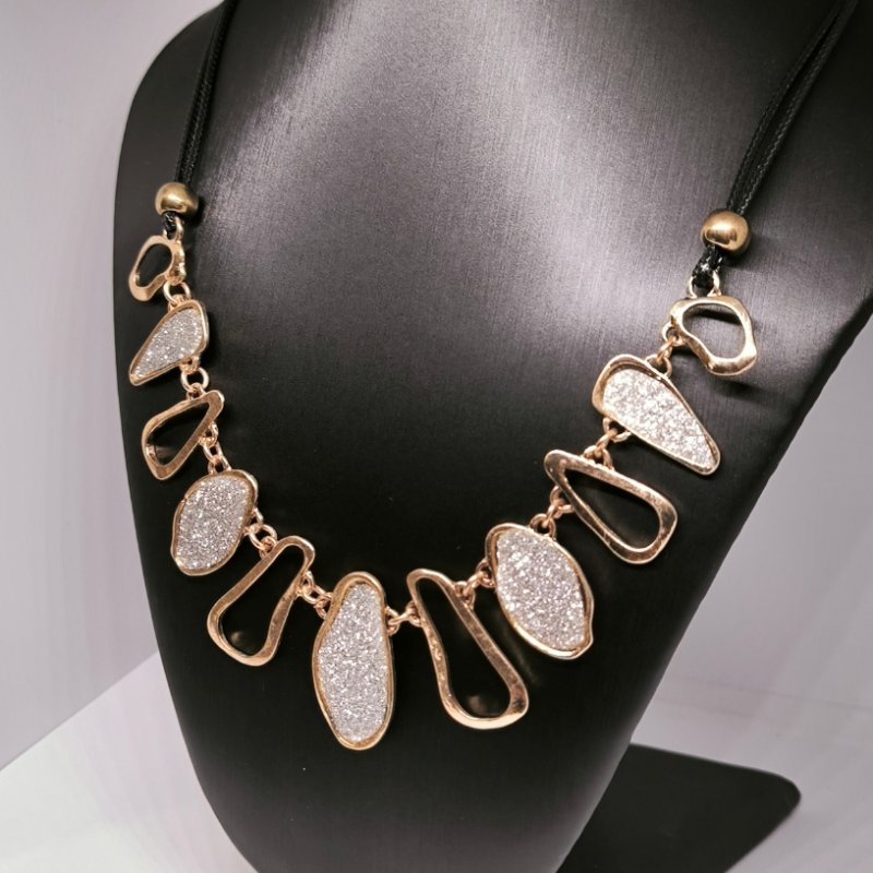 Vintage-stiilis kaelakee