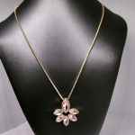 Pisarakujuline kaelakee