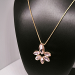 Pisarakujuline kaelakee