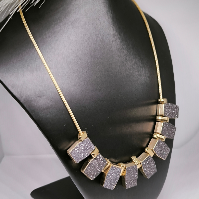 Vintage-stiilis kaelakee